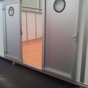 2012-08-29 09.17.59 Porte anti-panique 2 m x 2.20 m avec Oculus