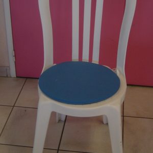 CHAISE COQUILLE + COUSSIN BLEU 001