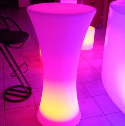 Mange debout rond lumineux