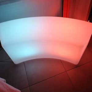 Banc arrondi lumineux