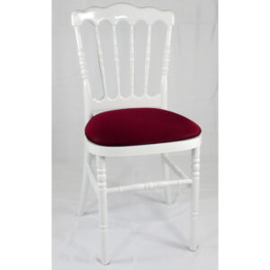 blanche assise rouge