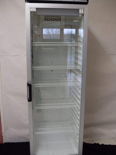 Frigidaire 400L avec une porte vitrée
