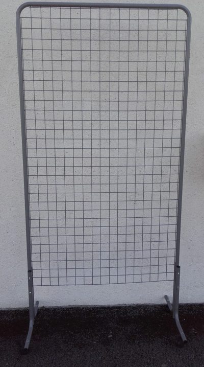 Grille d'exposition grise