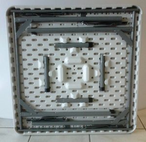 Table PVC carré 0.70 m x 0.70 m (Pieds Pliants)