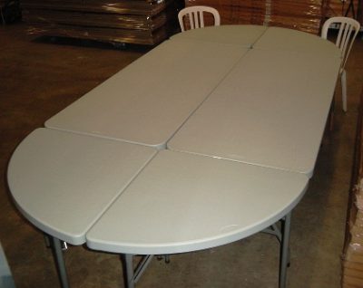 Table ovale en pvc grise de 16 à 18  personnes