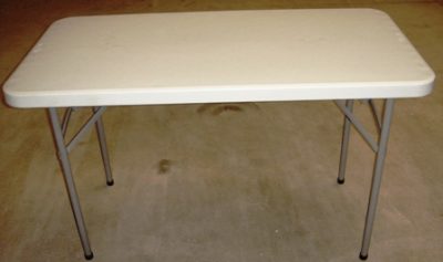 Table 1.22 m x 0.60 m en pvc gris
