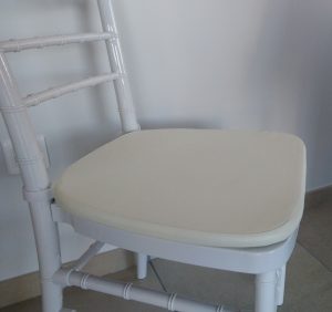 coussin blanc pour chaise marnion