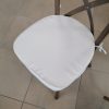 Coussin blanc pour chaise bois cérusé