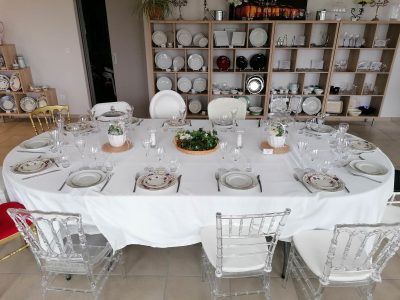 Table ovale en pvc grise de 28 à 30 personnes